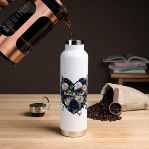 Botella de agua con monograma floral dorado y azul