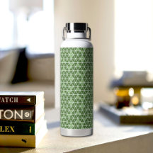 Botella de agua con patrón de triángulos verdes