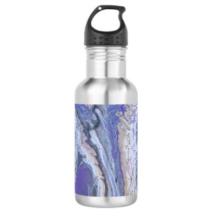 Botella de agua con vetas minerales abstractas púr
