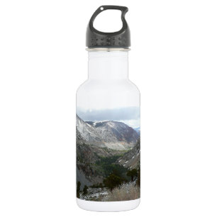 Botella De Agua Conduciendo a través de las montañas nevadas de Si