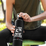 Botella De Agua Corrí 50 Miles Ultramarathon Race Funny<br><div class="desc">Muéstrale a todos que conquistaste un desafío de ultramaratón con esta divertida botella de agua personalizada. Con una tipografía blanca audaz y un poco de humor,  ¡es un recuerdo de tu empoderamiento llegar a 80 millas y más allá!</div>