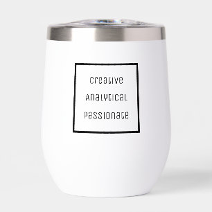 Botella de agua creativa, analítica y apasionada