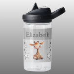 Botella De Agua Cuidada jirafa añadir nombre con estrellas niños g<br><div class="desc">Botella de agua CamelBak Eddy® para niños. Personaliza con un nombre. Esta botella de agua tiene una tierna jirafa con estrellas en los colores gris y blanco.</div>