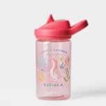 Botella De Agua Cursos acuáticos Axolotl<br><div class="desc">Presentamos nuestro vibrante y lúdico diseño axolotl, donde la "Cuidad Acuática" se une al "Estilo Axolotl". Sumérgete en un mundo de caprichos y maravillas mientras tus pequeños abrazan el encanto de estas criaturas fascinantes. En el centro de este diseño se encuentra un ilustracion sencillo pero cautivador de un axolotl, exuberante...</div>