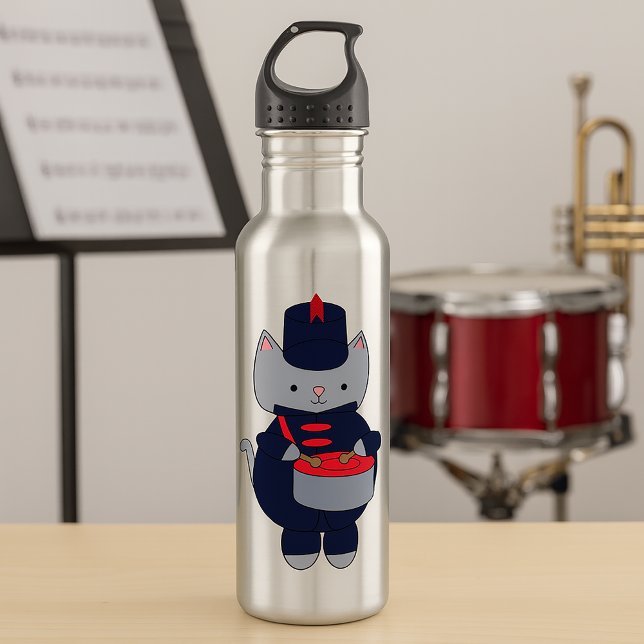 Botella De Agua Cute Gray Cat Marching Band Uniform Playing Drum (A water bottle with a cute gray cat playing the snare drum & wearing a navy blue & red uniform.)