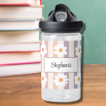 Botella De Agua Daisy floral personalizado Girly<br><div class="desc">Esta bonita botella de agua tiene margaritas blancas en un fondo rayado de colores pastel. Personalizable fácilmente con tu nombre. Ideal para volver a la escuela o como regalo.</div>