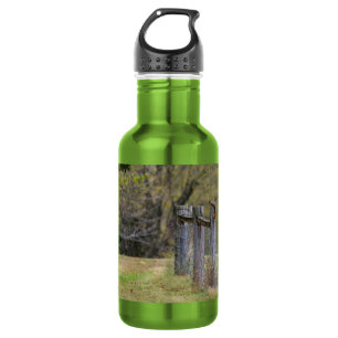 Botella de agua de acero inoxidable de la cerca de