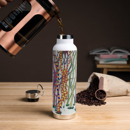 Botella de agua de bosques silvestres