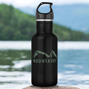 Botella de agua de las montañas verdes