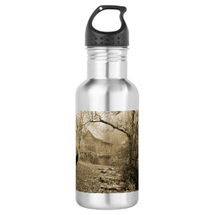 Botella de agua de niebla matutina