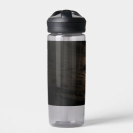 Botella de agua de nubes de luz solar nocturna