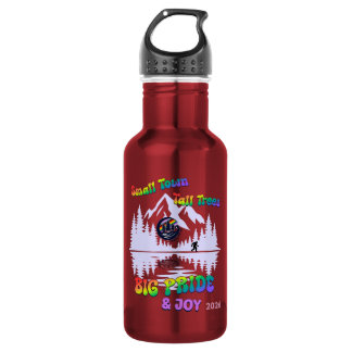 Botella de agua de pueblo pequeño, árboles altos y