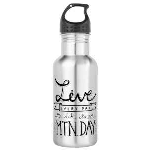 Botella de agua del día de la montaña