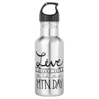 Botella de agua del día de la montaña