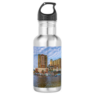 Botella de agua del paseo marítimo del puerto de D