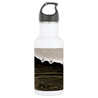 BOTELLA DE AGUA DERRETIMIENTO DE LA NIEVE, UNA GOTA DE AGUA A LA V