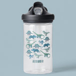 Botella De Agua Dinosaurio lindo personalizado<br><div class="desc">Montones de dinosaurios azules,  Tyrannosaurus rex,  Spinosaurus,  Stegosaurus,  Diplodocuments y Triceratops sobre un fondo azul. Cambie el nombre a personalizar. Arte original de Nic Squirrell.</div>