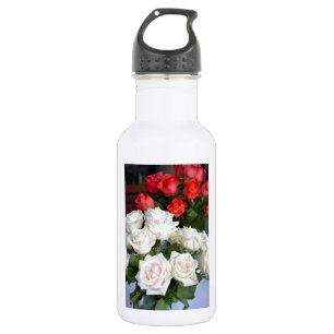 Botella De Agua Disposición floral de rosas rojos y blancos