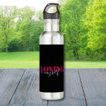 Botella De Agua El amor propio es el mejor café de amor que me ama<br><div class="desc">Mantente hidratado mientras te recuerdas a ti mismo la importancia del amor propio con esta botella de agua de auto amor! El diseño elegante presenta el inspirador mensaje Loving You en negrita, que sirve como recordatorio para priorizar su propio bienestar y felicidad. Esta botella de agua es perfecta para llevar...</div>