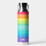 Botella De Agua El orgullo gay color arcoiris personalizado LGBTQ<br><div class="desc">Hermosa botella de agua del orgullo gay con colores arcoiris de bonito. Sé fuerte y orgulloso con este magnífico regalo LGBTQ con lindas y coloridas líneas. Personalice con sus iniciales o nombre de monograma.</div>