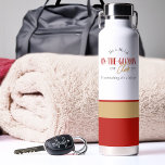 Botella De Agua En el Go Mom Club es una diversión de estilo de vi<br><div class="desc">Botella de agua para una cuando vaya mamá. La botella está impresa con "Esta es mi vida. En el club de mamá... no es apresurarse, es un estilo de vida" y puedes personalizar con el año que viene. Divertido y útil regalo para una esposa, mamá o amiga en el "club...</div>