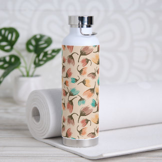 Botella De Agua En las dunas lejanas de guijarros florales agitado