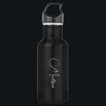 Botella De Agua Estilo de escritura moderna Nombre de guión negro<br><div class="desc">Una botella de agua simple,  elegante,  con nombre de guión y tipografía blanca en negro. estilo minimalista. Disponible en 2 tamaños.</div>