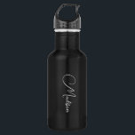 Botella De Agua Estilo de escritura moderna Nombre de guión negro<br><div class="desc">Una botella de agua simple,  elegante,  con nombre de guión y tipografía blanca en negro. estilo minimalista. Disponible en 2 tamaños.</div>