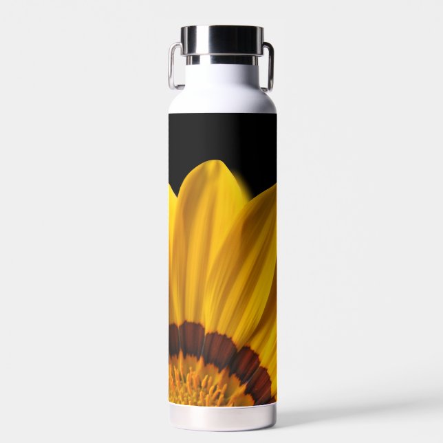 Botella De Agua Flor amarilla sobre fondo negro (Delantero)