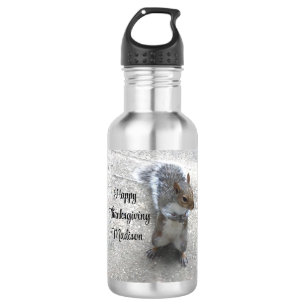 Botella De Agua Foto de la pequeña ardilla con cola blanda