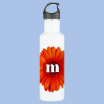 Botella De Agua Gerbera Daisy Monograma Inicial<br><div class="desc">Flor de margarita gerbera naranja quemada con diseño inicial monograma moderno de tipografía funda inferior que se puede cambiar para personalizar.</div>