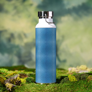 Botella De Agua Gotitas de agua contra el cielo azul