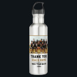 Botella De Agua Gracias Coach Team Name Photo<br><div class="desc">Gracias entrenador Nombre del equipo y botella de agua de acero Team Photo. Personaliza con tu nombre de entrenador, nombre de equipo y año. Puede cambiar cualquier texto del frasco o borrarlo. ¡Un gran regalo para un entrenador! Añada una foto del equipo y consiga que el equipo firme las áreas...</div>