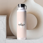 Botella De Agua Guión de pincel monograma Rubor rosa<br><div class="desc">Audaz monograma serif combinado con caligrafía manuscrita de pincel.</div>