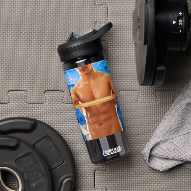 Botella De Agua Gymnas de 6-pack sin camisa del hombre musculoso d (Gimnasio)