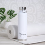Botella De Agua Heather Elegant Boda moderno minimalista en blanco<br><div class="desc">Botella de agua boda moderna en blanco y negro con un diseño simple y minimalista con "dama de honor" en un guión elegante junto con su nombre. Un regalo lindo y jovencito para las damas de honor.</div>