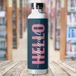 Botella De Agua Hola Su Nombre Calligrafía Azul Rosa<br><div class="desc">Un diseño HELLO azul y rosa negrita que se puede personalizar con un nombre en caligrafía</div>