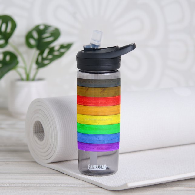Botella De Agua La bandera del orgullo gay inclusivo de SlipperyJo (Yoga)