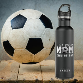 Botella De Agua La madre del fútbol está como negra del día