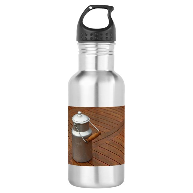 Botella De Agua Leche en una mesa (Anverso)