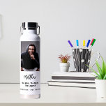 Botella De Agua Leyenda del mito del fotógrafo blanco negro de cum<br><div class="desc">Personaliza y agrega tu propia foto del hombre/niño de cumpleaños. El texto: El nombre en negro con una escritura de estilo con letras a mano moderna. Personalice y agregue un nombre,  edad 40 y un texto. Texto: El hombre,  el mito,  la leyenda.</div>