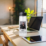 Botella De Agua Leyenda del mito del fotógrafo blanco negro de cum<br><div class="desc">Personaliza y agrega tu propia foto del hombre/niño de cumpleaños. El texto: El nombre en negro con una escritura de estilo con letras a mano moderna. Personalice y agregue un nombre,  edad 40 y un texto. Texto: El hombre,  el mito,  la leyenda.</div>