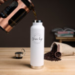 Botella De Agua Logo simple Personalizado código QR sitio web prom<br><div class="desc">Aumente sus esfuerzos promocionales con esta botella de agua de promoción con el logotipo de un Personalizado sencillo QR Code. Diseñada para ser personalizada, esta botella de agua te permite personalizarla con tu propio logotipo, sitio web y código QR. Con el generador de código QR integrado, puede crear instantáneamente un...</div>