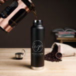 Botella De Agua Logotipo promocional para empresas personalizados<br><div class="desc">Botella de agua negra personalizado con un diseño minimalista con el logo de su empresa junto con dos líneas de texto. Estas simples botellas de agua personalizado son excelentes para dar como regalos premium de los clientes,  para los empleados o como artículos promocionales para eventos corporativos o ferias.</div>