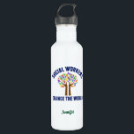 Botella De Agua Los trabajadores sociales cambian el Personalizado<br><div class="desc">Trabajadores sociales de Guay cambian el regalo de botellas de agua inspiradoras del mundo. Una bonita cita motivacional de trabajo social escrita alrededor de un hermoso árbol de hojas de arco iris.</div>