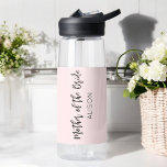 Botella De Agua Madre del rosa de la novia en Rubor<br><div class="desc">Madre de la botella de agua de la Boda de la novia en Rubor rosa y negro. Bien para Bodas,  fiesta nupcial,  cena de ensayo de la fiesta de soltero. Vea más productos con este diseño en la colección de abajo.</div>