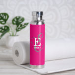 Botella De Agua Magnífica tipografía monográfica de estilo exclusi<br><div class="desc">Todo se trata de ti con este diseño audaz y hermoso de botellas de agua. Tiene una elegante representación de su nombre y monograma con serios clásicos y una tipografía de escritura más ornamentada en una simetría equilibrada. Los tres elementos se mezclan con una sofisticada armonía y crean su propio...</div>
