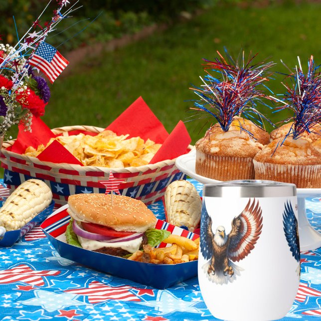 Botella de agua - Majestuoso águila calva con alas (Perfect for showing off your patriotic spirit!)