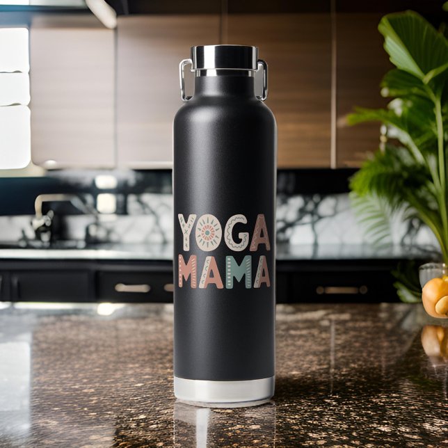 Botella De Agua Mamá del yoga personalizado aislada (Subido por el creador)