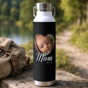 Botella De Agua Mamá Estableció Corazón Foto Negro Aislado